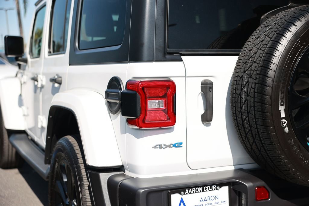 Used 2022 Jeep Wrangler Unlimited Sahara AWD/4WD image 13