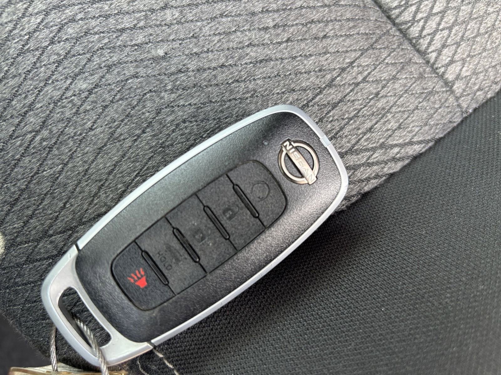 Used 2025 Nissan Rogue SV FWD image 27
