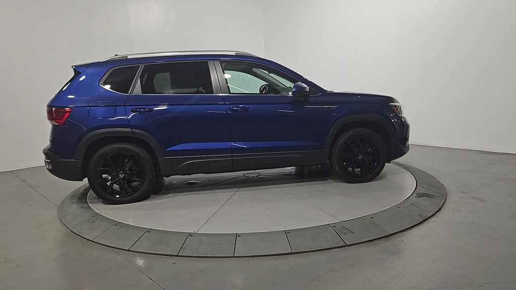 Certified 2024 Volkswagen Taos SE w/ Black Wheel Package image 8