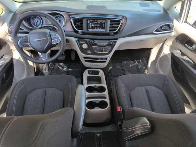 Used 2024 Chrysler Voyager LX image 25