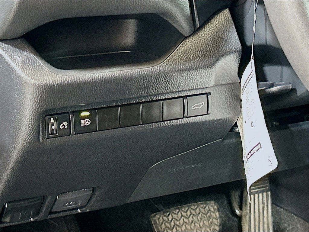 Used 2023 Toyota RAV4 XLE Premium image 8