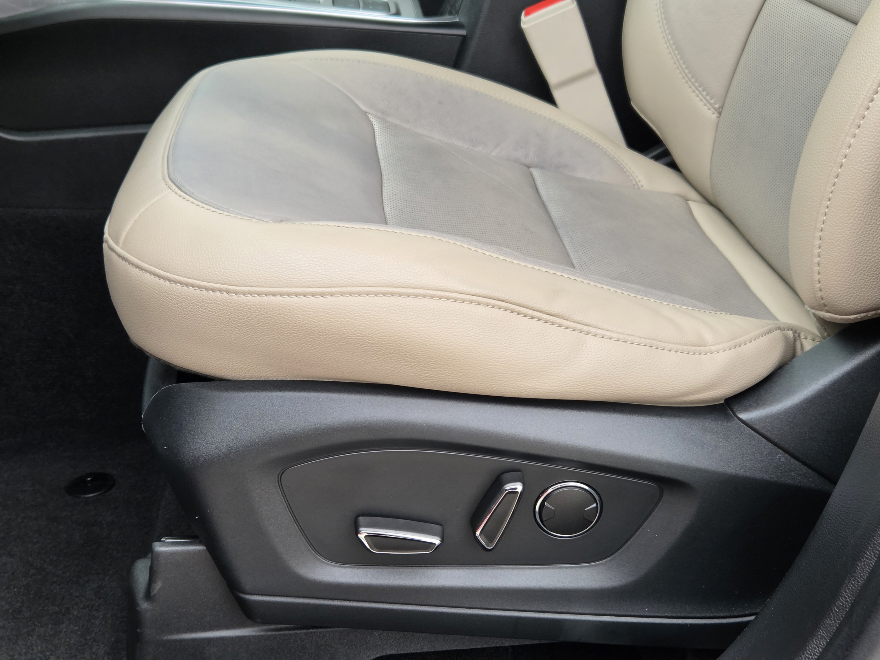 Used 2020 Ford Explorer Limited RWD image 21