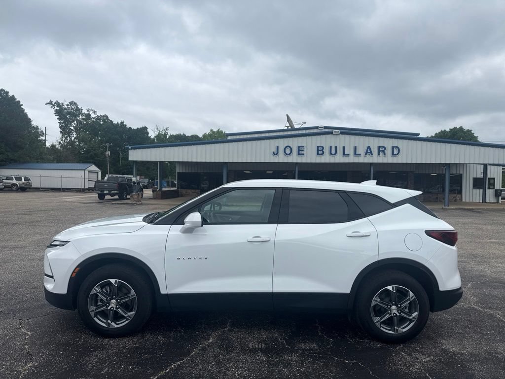 Used 2025 Chevrolet Blazer LT FWD image 18