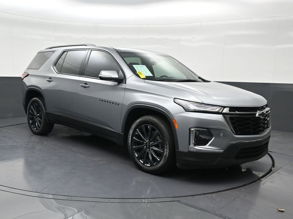 Used 2023 Chevrolet Traverse RS image 2