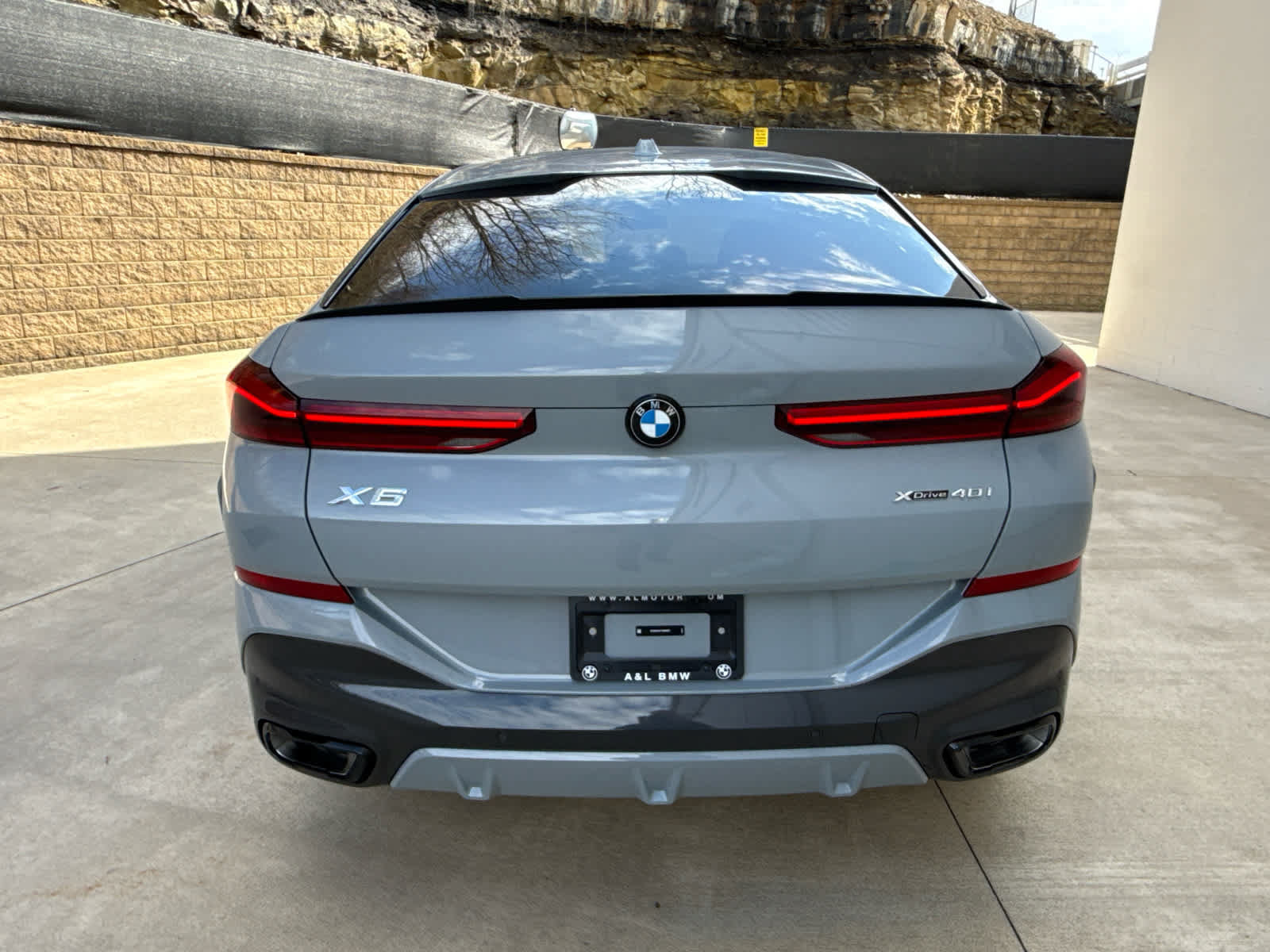 Used 2026 BMW X6 xDrive40i w/ Climate Comfort Package AWD/4WD image 4