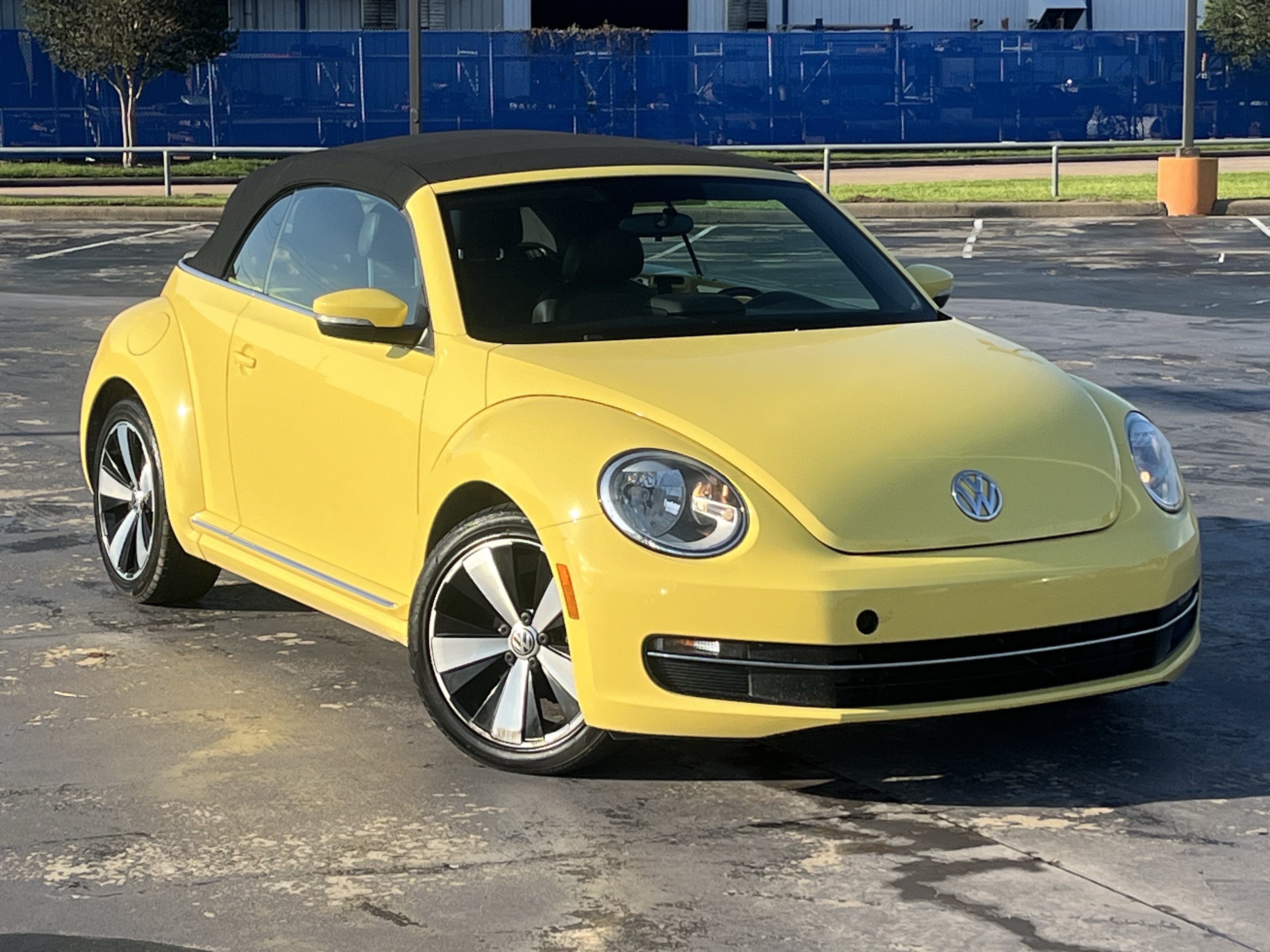 Used 2013 Volkswagen Beetle TDI FWD image 3