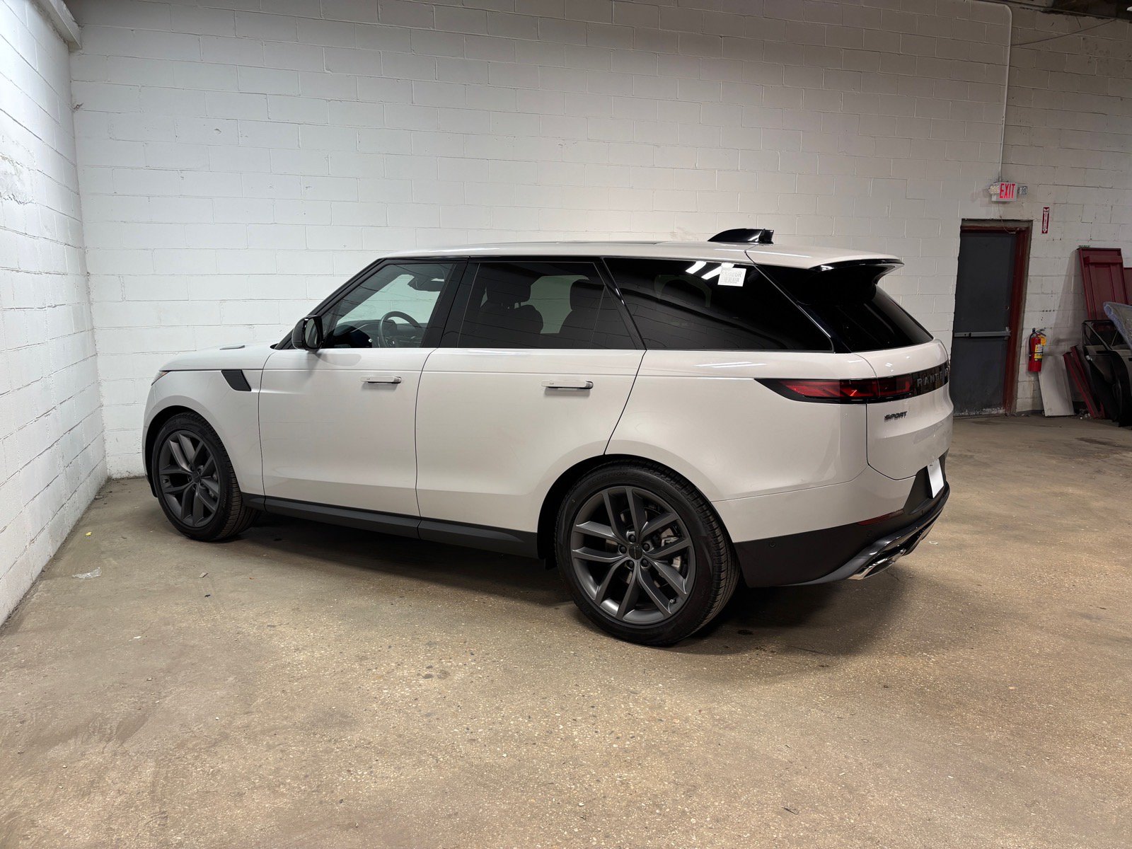 Used 2026 Land Rover Range Rover Sport SE AWD/4WD image 10