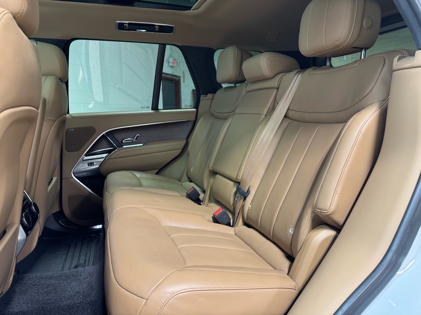 Used 2024 Land Rover Range Rover SE image 28