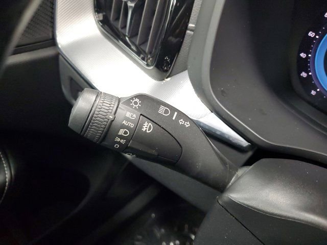 Used 2022 Volvo XC60 B6 R-Design image 27