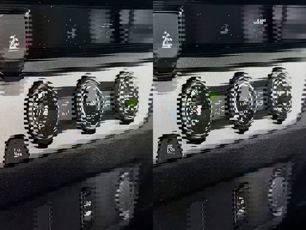 Used 2018 Toyota Tacoma SR w/ SR Convenience Package image 16