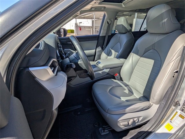 Used 2022 Toyota Highlander XLE image 5