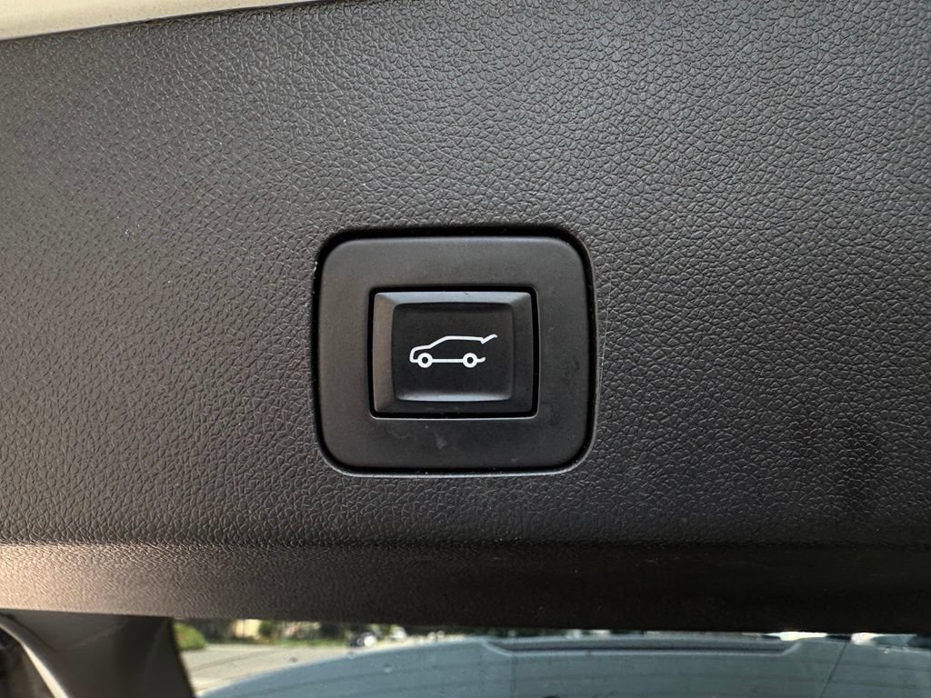 Used 2022 Buick Encore GX Select w/ Sport Touring Package AWD/4WD image 12