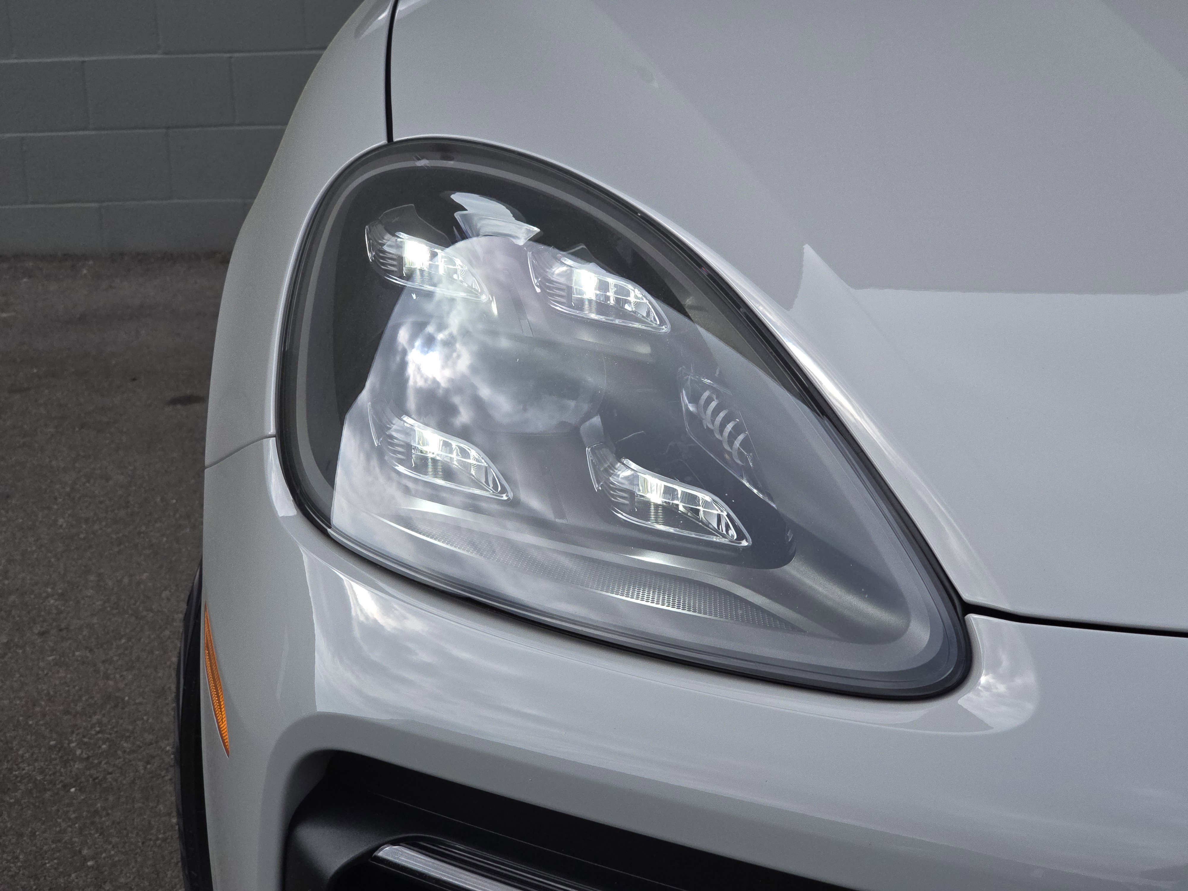 Certified 2023 Porsche Cayenne S Platinum image 11