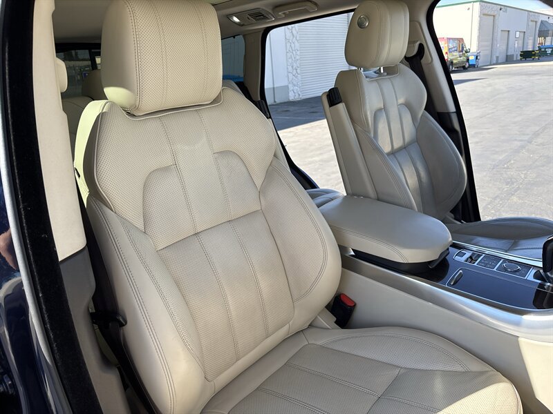 Used 2017 Land Rover Range Rover Sport HSE AWD/4WD image 39