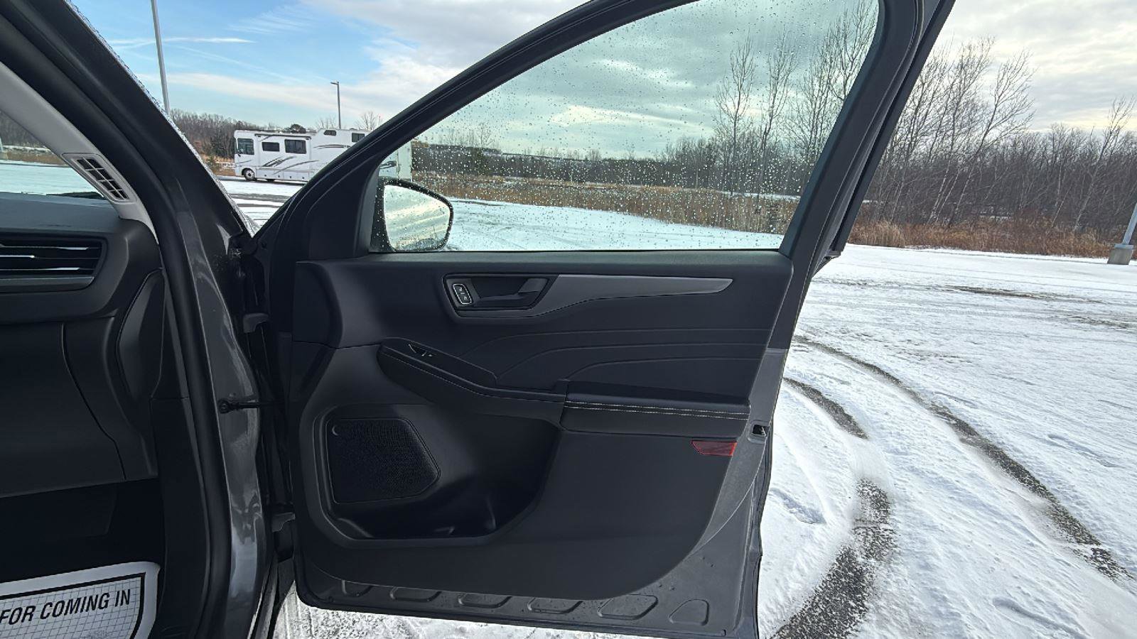 Used 2025 Ford Escape Active AWD/4WD image 16