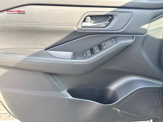 Certified 2025 Nissan Rogue SL AWD/4WD image 17