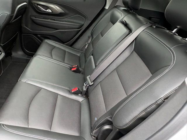 Used 2023 GMC Terrain SLT w/ Elevation Edition image 10