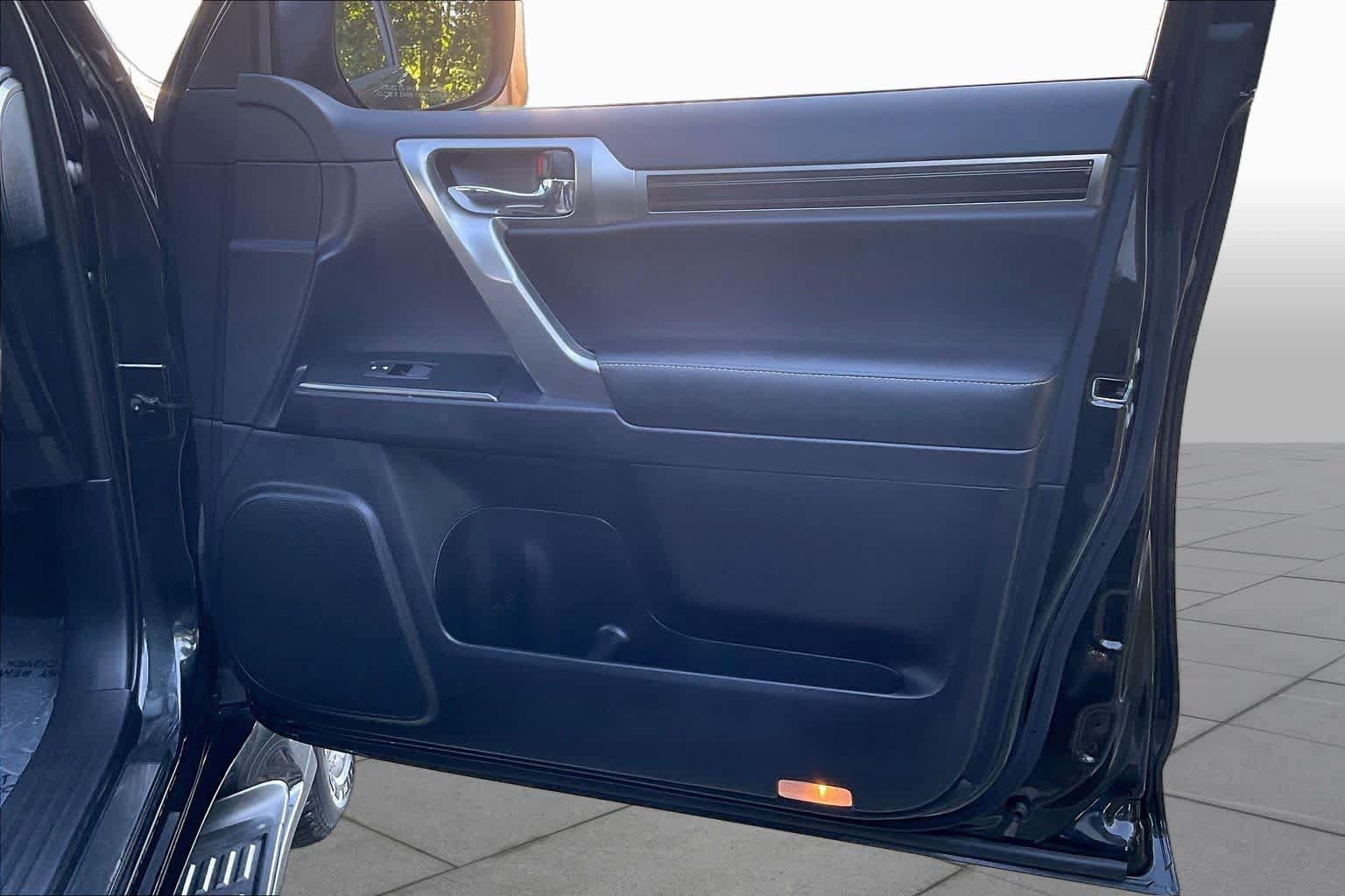 Used 2023 Lexus GX 460 Premium w/ Premium Package AWD/4WD image 22