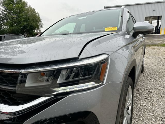 Used 2023 Volkswagen Taos SE w/ Panoramic Sunroof Package FWD image 50