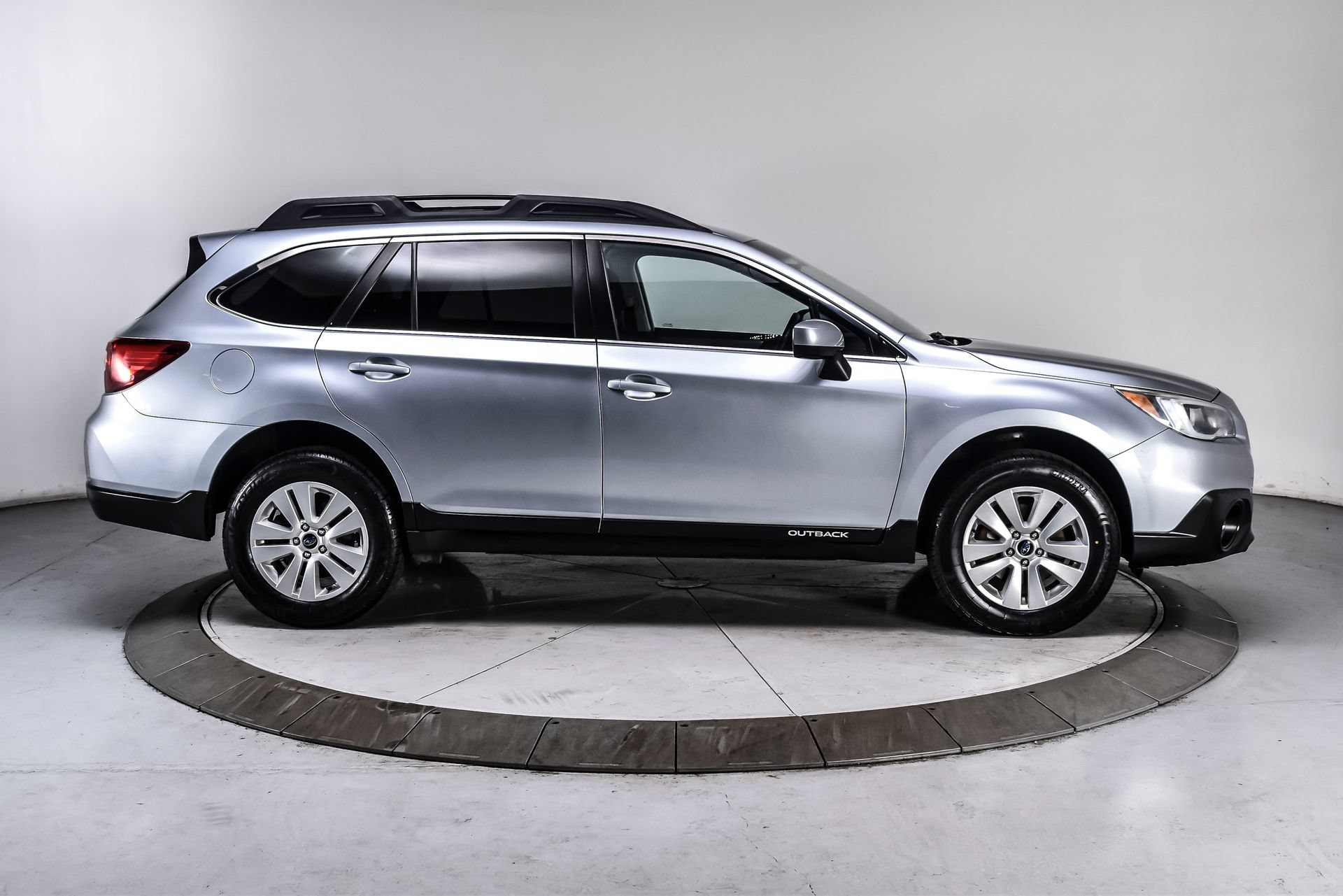 Used 2016 Subaru Outback 2.5i Premium AWD/4WD image 7