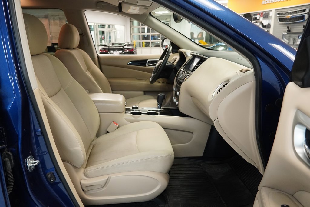 Used 2019 Nissan Pathfinder SV image 34