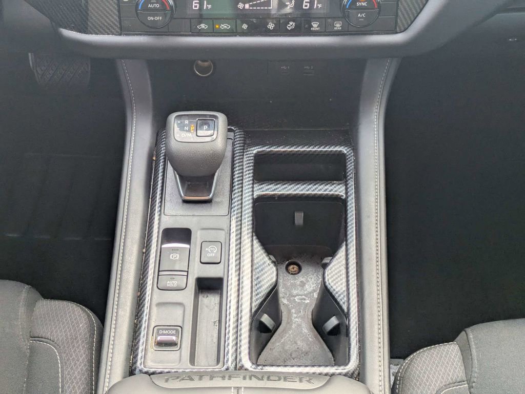 Used 2024 Nissan Pathfinder SV image 19