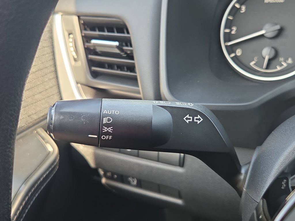 Used 2023 Nissan Rogue SV FWD image 25