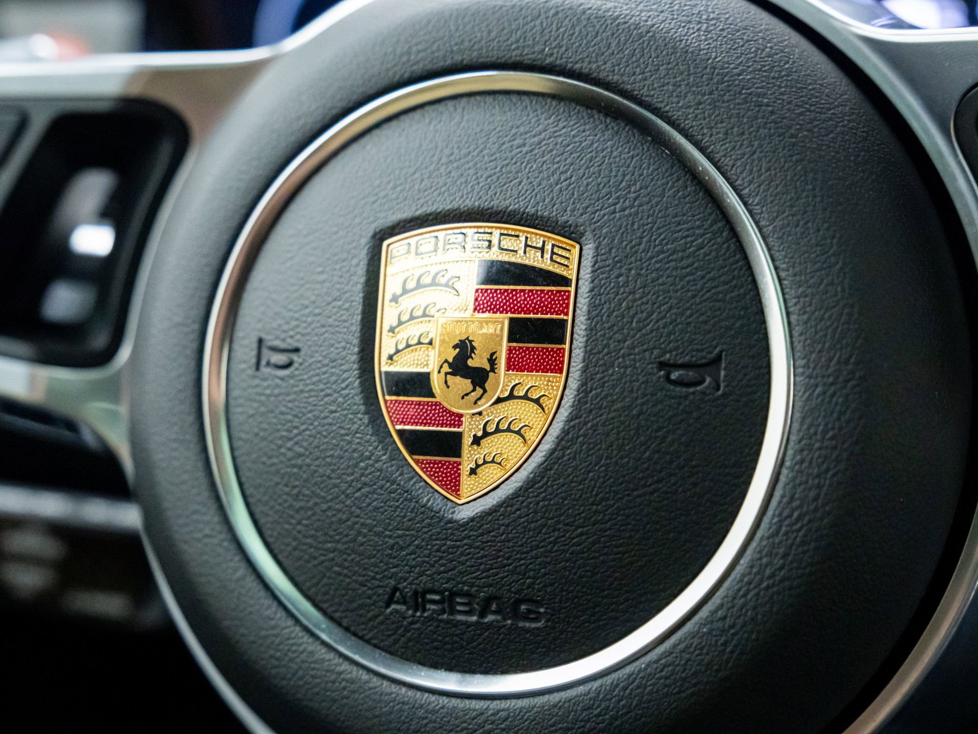 Certified 2023 Porsche Cayenne Platinum Edition image 29