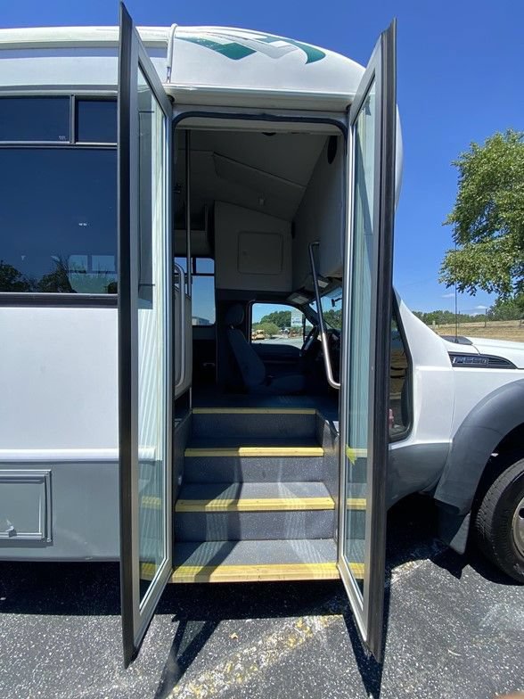 Used 2014 Ford F550 2WD Regular Cab Super Duty image 48