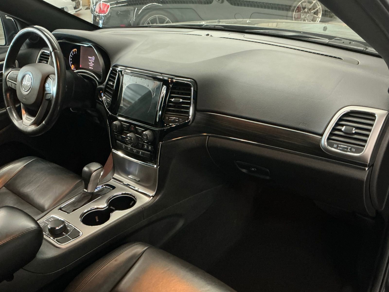 Used 2019 Jeep Grand Cherokee Limited image 11