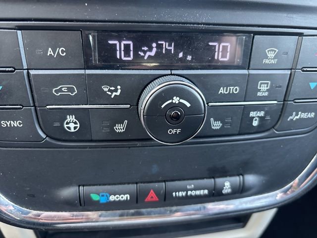 Used 2015 Chrysler Town & Country Touring-L w/ Driver Convenience Group FWD image 18