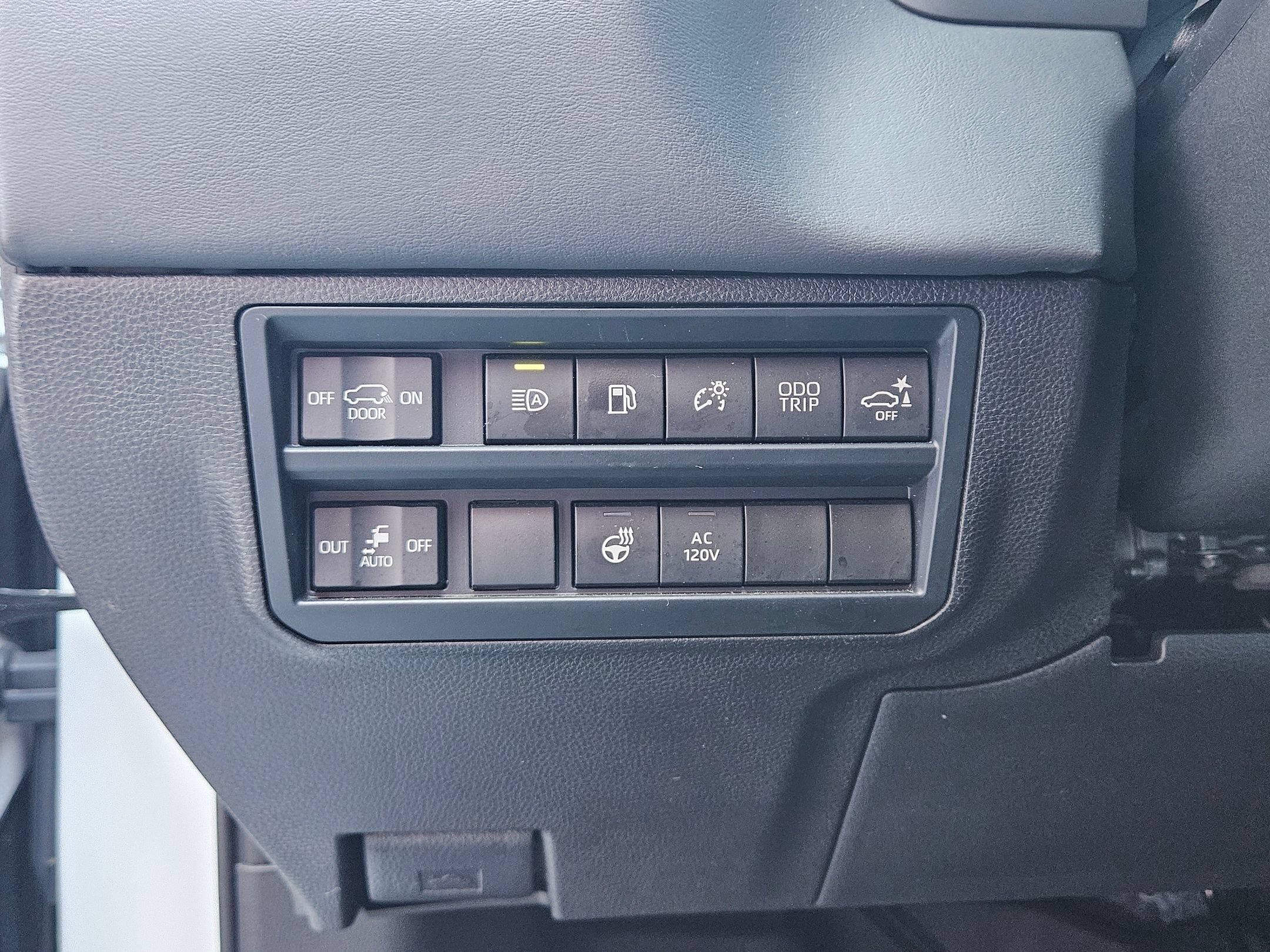 Used 2024 Toyota Sequoia Platinum AWD/4WD image 19