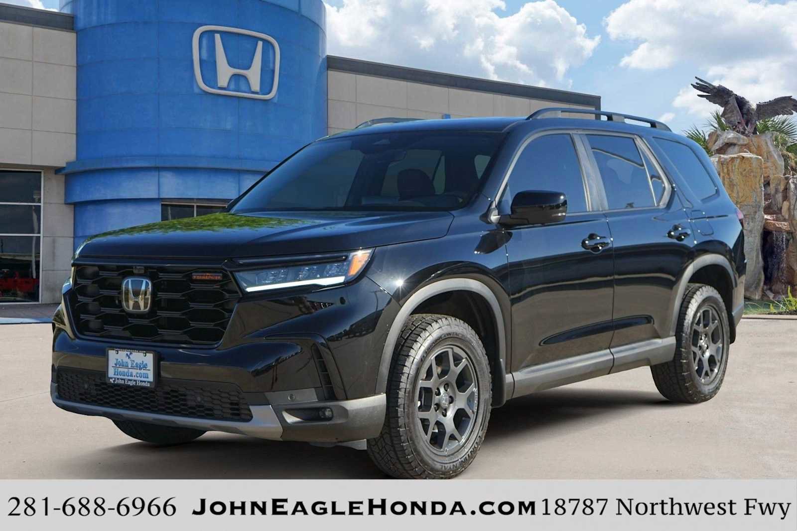 Used 2025 Honda Pilot TrailSport image 1
