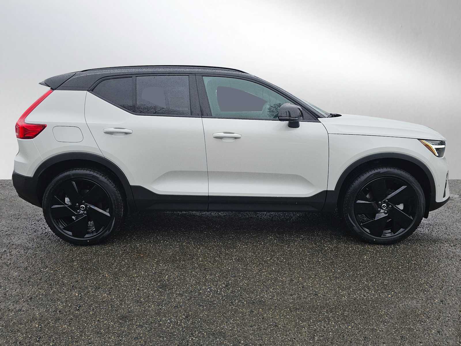 New 2026 Volvo XC40 B5 Ultra w/ Climate Package AWD/4WD image 2