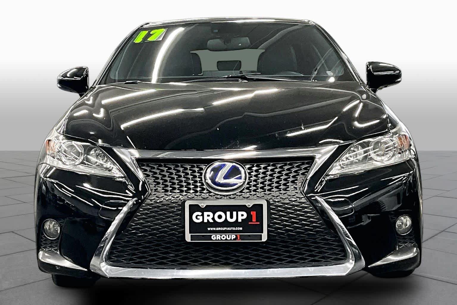 Used 2017 Lexus CT 200h w/ Navigation System Package FWD image 3