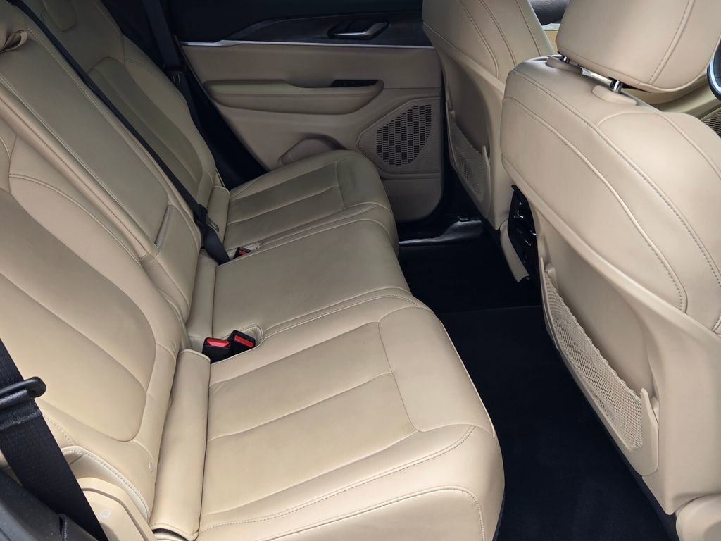 Used 2023 Jeep Grand Cherokee Limited RWD image 17