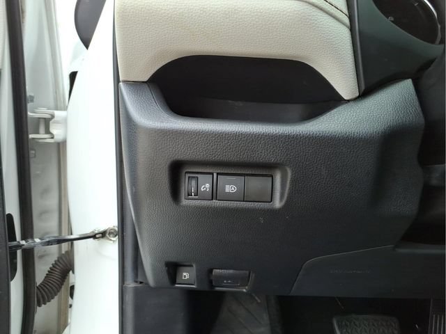 Used 2021 Toyota RAV4 XLE AWD/4WD image 14