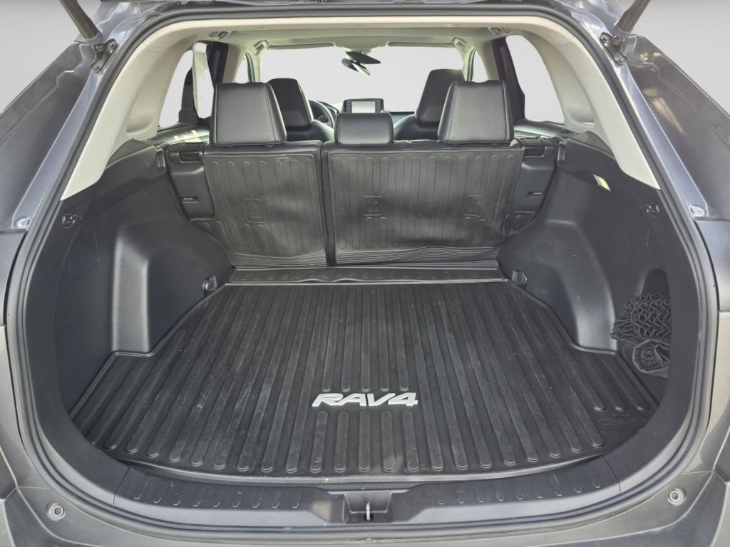 Used 2022 Toyota RAV4 XLE Premium AWD/4WD image 27