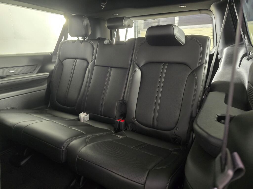 New 2025 Jeep Wagoneer L 4WD w/ HD Trailer Tow Package image 30