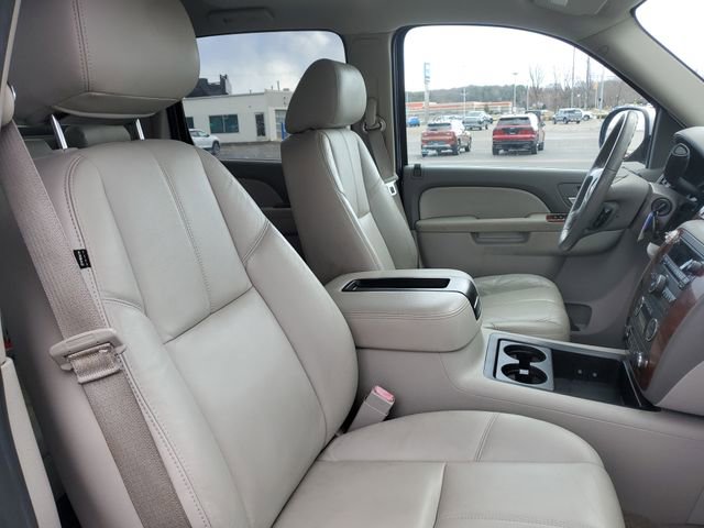 Used 2013 Chevrolet Avalanche LT image 24