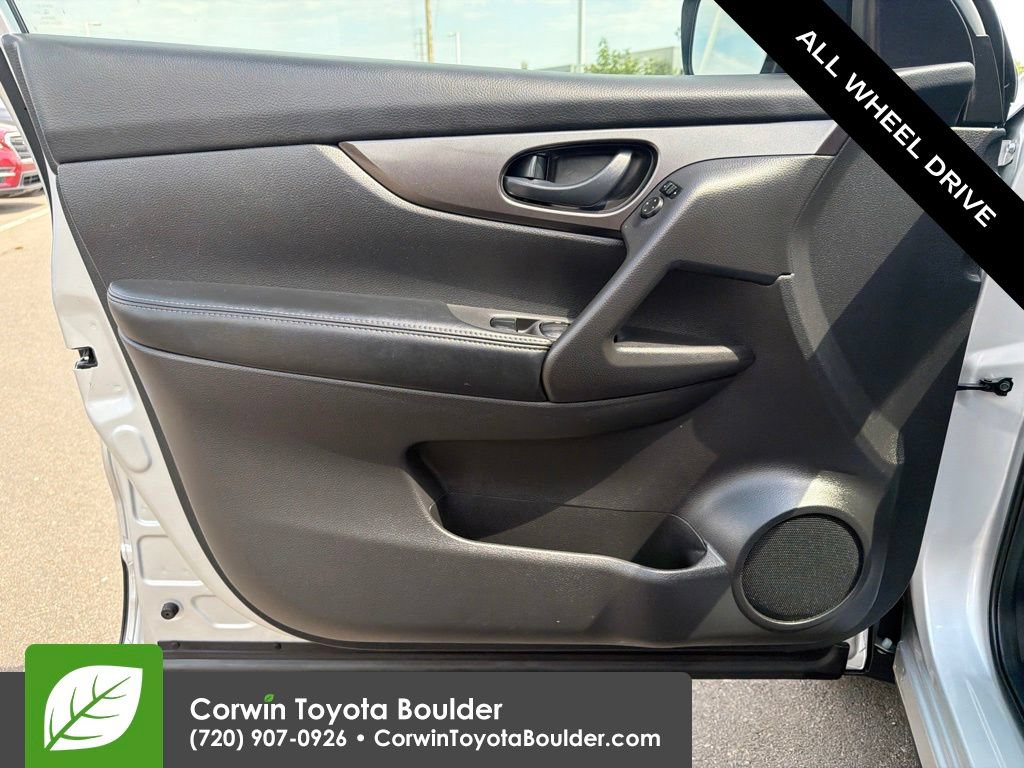 Used 2018 Nissan Rogue Sport S w/ S Appearance Package AWD/4WD image 23