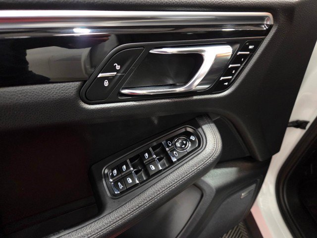 Used 2016 Porsche Macan S AWD/4WD image 29