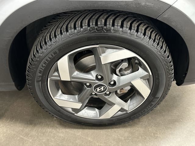 Used 2022 Hyundai Venue SEL w/ Cargo Package image 5