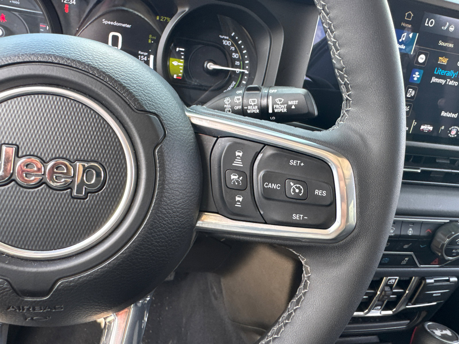 Used 2025 Jeep Wrangler Sahara image 23