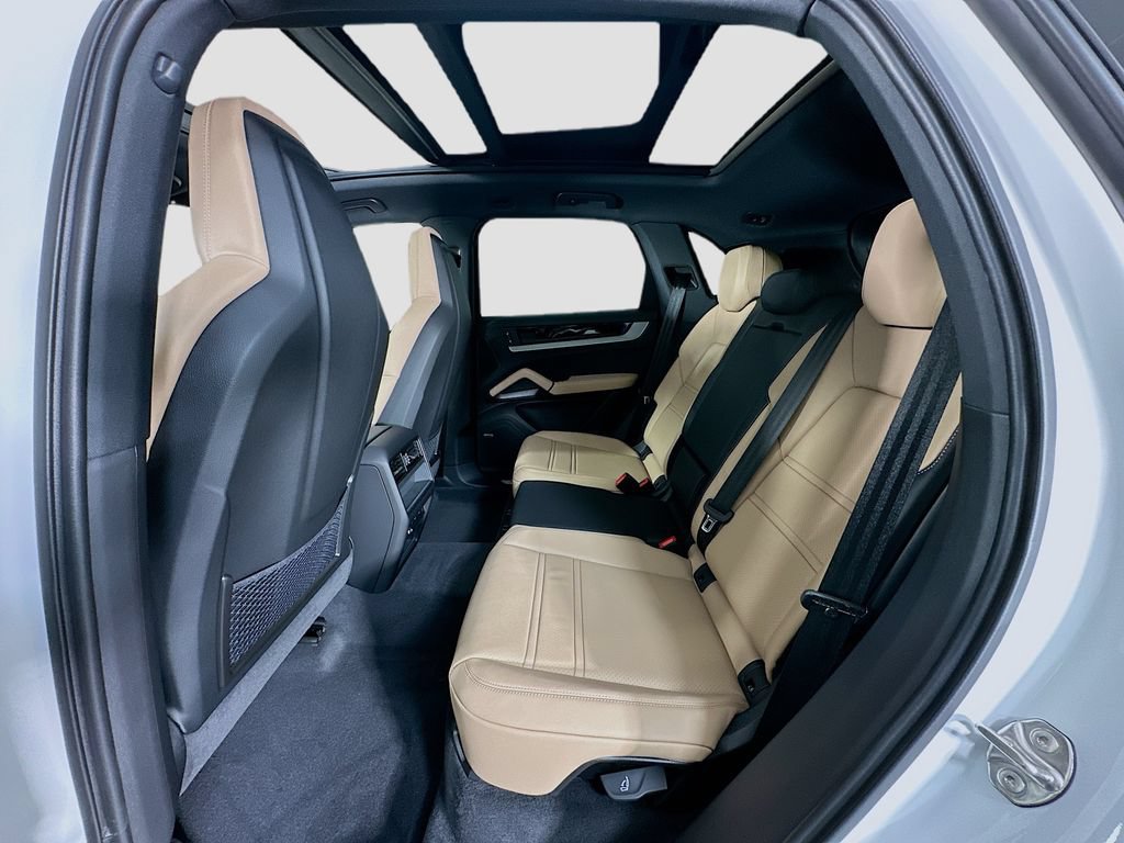 Certified 2026 Porsche Cayenne AWD/4WD image 24