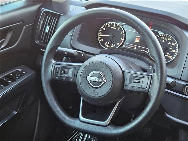 Used 2023 Nissan Pathfinder S image 11