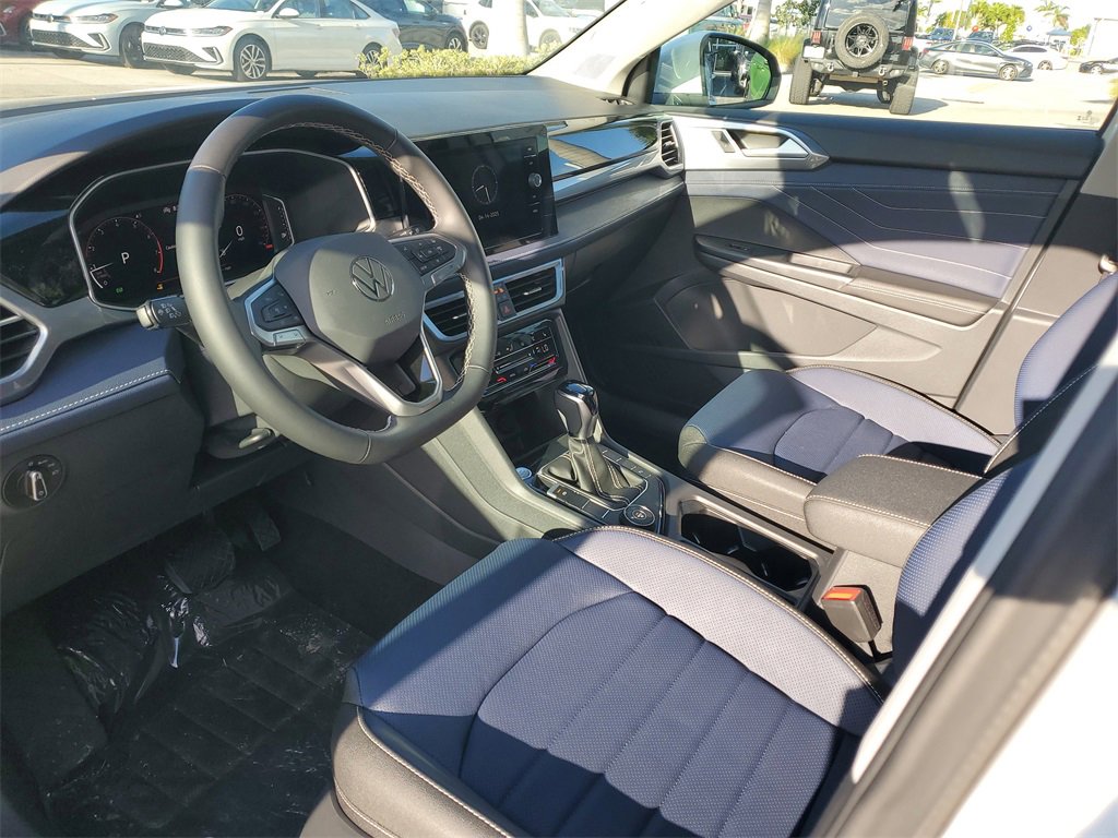 New 2025 Volkswagen Taos SEL image 7