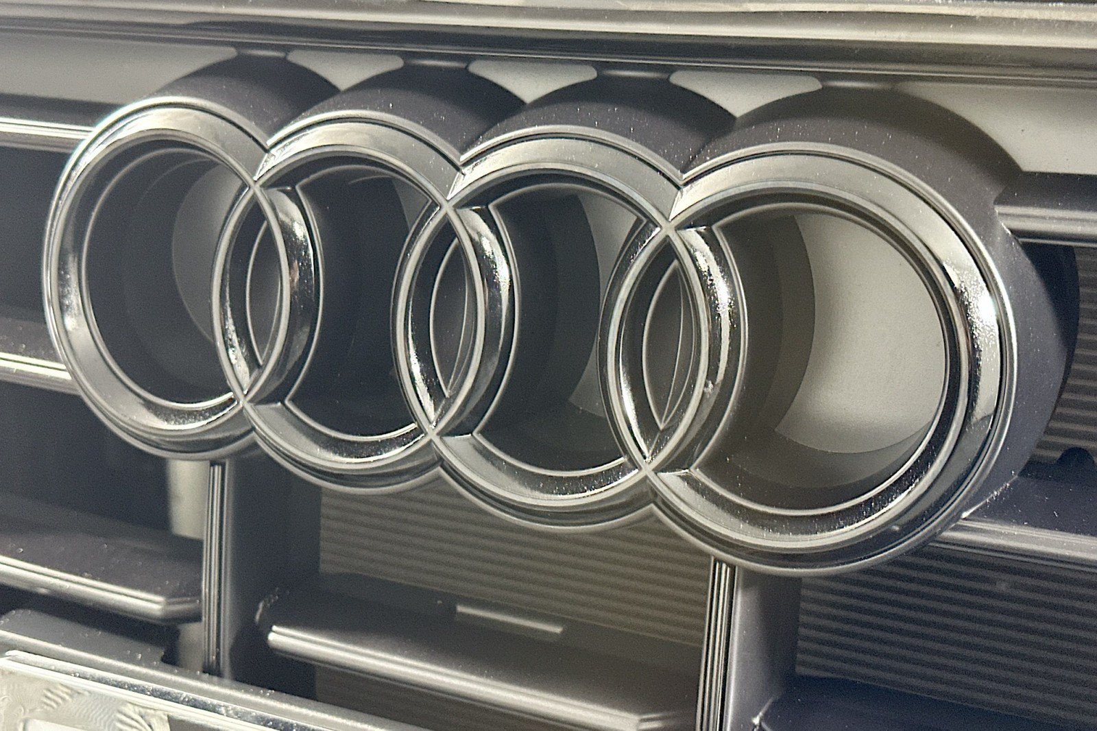 Used 2022 Audi Q8 Premium AWD/4WD image 15
