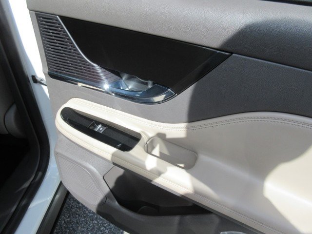 Used 2022 Lincoln Corsair Reserve w/ Elements Package FWD image 20
