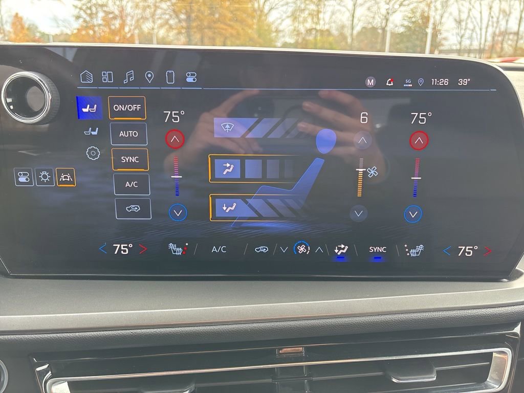 Used 2025 Chevrolet Traverse LT image 15